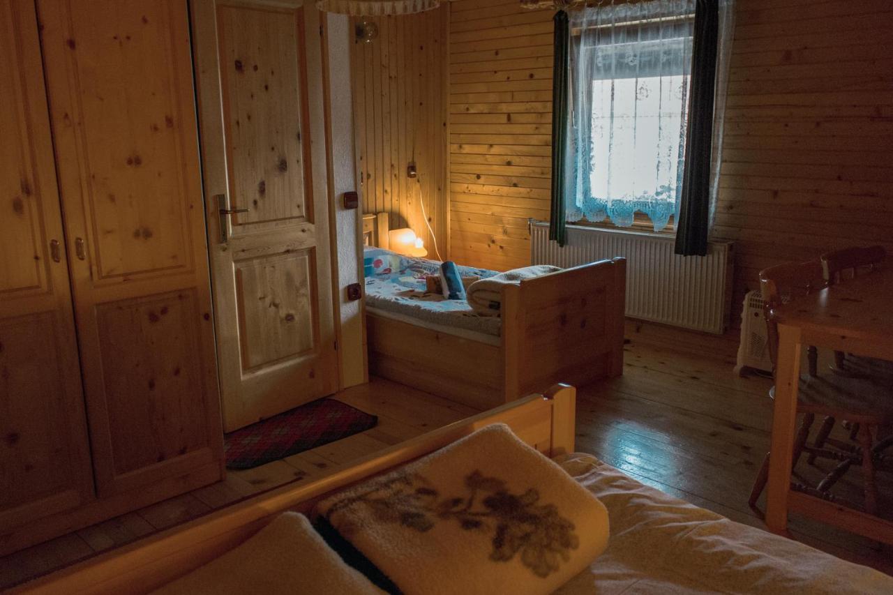 ロヴェンツェ・ナ・ポホリュ Penzijon Urbanc Bed & Breakfast エクステリア 写真