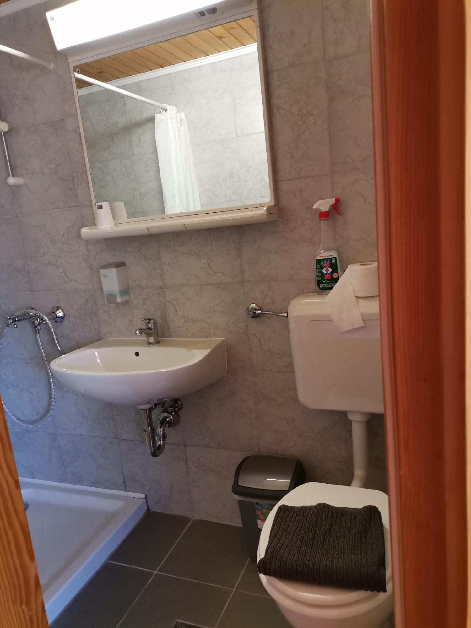 ロヴェンツェ・ナ・ポホリュ Penzijon Urbanc Bed & Breakfast エクステリア 写真