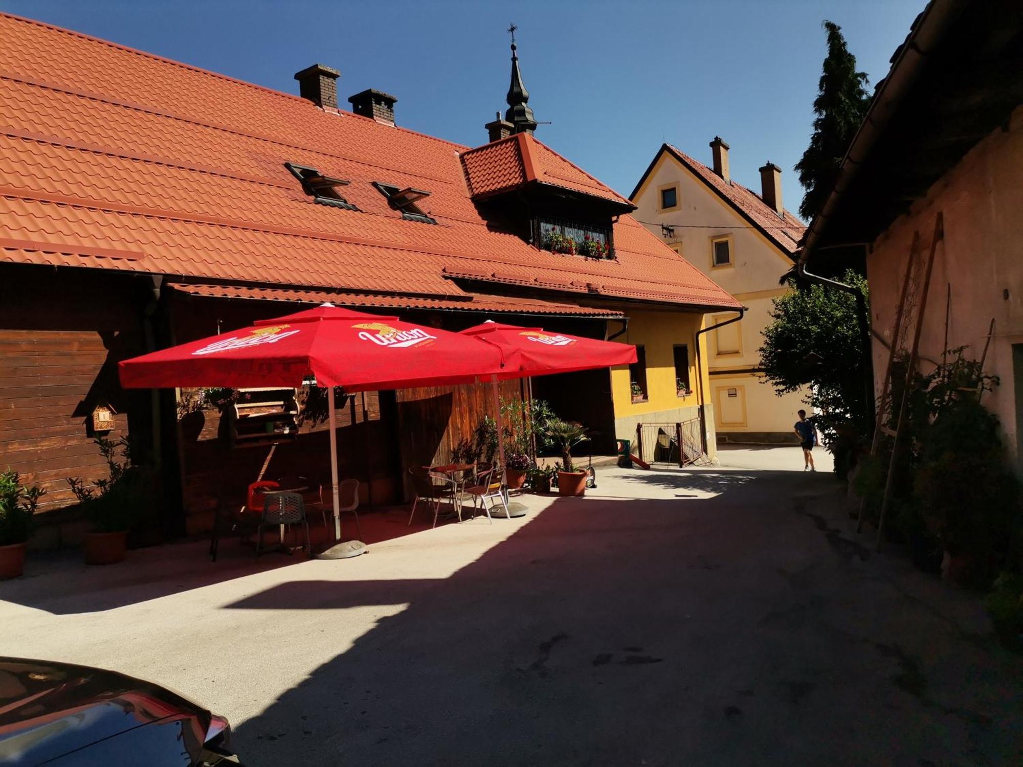 ロヴェンツェ・ナ・ポホリュ Penzijon Urbanc Bed & Breakfast エクステリア 写真